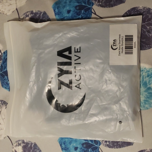 Zyia Dark Navy Seamless Hustle Shorts XL - Picture 7 of 9